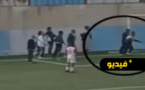 فيديو لأغرب طرائف كرة القدم الجزائرية.. مشجع يسجل والحكم يحتسبه فيديو لأغرب طرائف كرة القدم الجزائرية.. مشجع يسجل والحكم يحتسبه