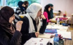 فرنسا تمنع الفتيات من ارتداء العباية في المدارس