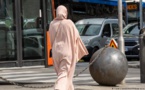 القضاء الإداري الفرنسي يؤيد قرار منع ارتداء العباءة في المدارس