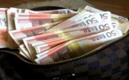 مهاجر مغربي يعثر على حقيبة بها  2338 أورو ويسلمها للشرطة