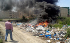 سكان وتجار مجزرة بحي "إصبّانْنْ" يشتكون من الأدخنة السّامة الناجمة عن حرق العجلات المطاطية