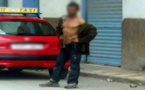 مختل عقليا ينزع سرواله أمام أبوب المؤسسات التعليمية والسلطات المعنية خارج التغطية