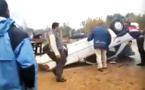 بالفيديو.. إنقلاب سيارة أجرة كبيرة قرب المدار الطرقي المؤدي الى مدينة سلوان‎