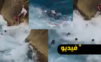 شاهد.. بعد أيام من وفاة شاب غرقا في ليروشي برأس الماء.. شجاعة شباب تنقذ شابا آخر وسط ذهول المصطافين