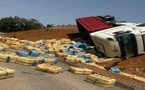 شاحنة محملة بالحشيش تنقلب وسط مطاردة أمنية مثيرة