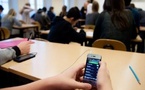 وزارة التعليم تعتزم إصدار دليل ينظم استعمال التلاميذ لهواتفهم داخل المدارس