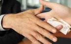 بلاغ مواطن يطيح بعون سلطة "مقدم" متلبس بالرشوة
