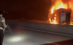 حريق يلتهم شاحنة قادمة من أوروبا بسبب عطب تقني حريق يلتهم شاحنة قادمة من أوروبا بسبب عطب تقني