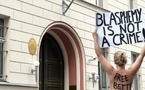 ناشطات FEMEN يقفن عاريات أمام سفارة المغرب في برلين تضامنا مع ابتسام لشكر