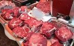 الغش في بيع اللحوم الحمراء.. مواطنون يتعرضون للنصب من طرف بعض الجزارين الغش في بيع اللحوم الحمراء.. مواطنون يتعرضون للنصب من طرف بعض الجزارين