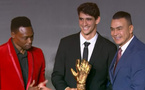بونو يتوج بجائز أفضل حارس في القارة السمراء
