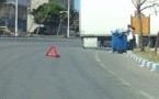 بالفيديو.. مواطنون يشتكون تواجد قاطرة ضخمة وسط الطريق الرابطة بين الناظور و بني نصار‎