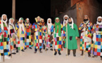 مريدو الزاوية الكركرية في سياحة صوفية من مدينة العروي الى قبيلة تمسمان مشيا على الأقدام‎