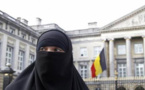السلطات الهولندية تمنع الملابس الخليعة احتراما لمشاعر المسلمين وفيلدرز يرد إذعان صريح للاسلام‎