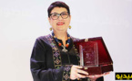 سيدة الطقس الأولى بالمغرب سميرة فيزازي تذرف دموعا بلا انقطاع وتدعو إلى فيلم عن عبد الكريم الخطابي