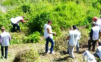 أعضاء جمعية ثامونيت و ساكنة جماعة إفرني ينظمون حملة ل "تنظيف مقبرة بني بوييري" بجبل إفرني‎