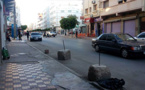 يافعون يرابطون أمام حافلات أروبية وسط الناظور لتصيّد فرصة العمر للهروب من الوطن نحو الفردوس الأوربي