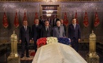 الوزير الأول الفرنسي يزور ضريح محمد الخامس بالرباط
