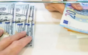 الدرهم يتراجع أمام الأورو ويرتفع أمام الدولار