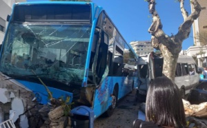 بالصور.. تعطل فرامل حافلة يؤدي إلى اصطدام وإصابة 15 شخصا وسط طنجة 