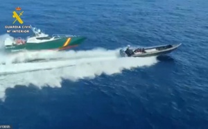 شاهد.. الحرس المدني الإسباني ينشر فيديو لمطاردة مثيرة لقارب محمل بالمخدرات وهذا ما تم حجزه