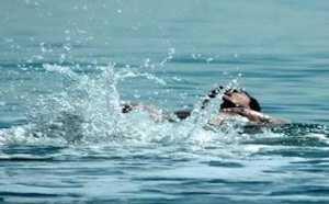 وفاة رجل في الأربعينيات أثناء محاولة إنقاذ ابنته من الغرق