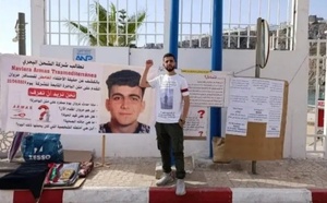 اعتصام مفتوح وإضراب عن الطعام.. شقيق مراون المقدم يحتج أمام ميناء الحسيمة