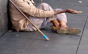 وزير العدل يعلنها: التسول في الفيسبوك جريمة يعاقب عليها القانون وهذا عدد المتسولين