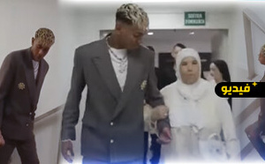  لامين يامال يوقّع عقده الجديد مع برشلونة بحضور جدّته