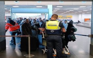 هولندي يحاول تهريب سجائر وسلاحف محمية من المغرب