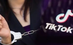 الاتجار بالبشر والإخلال العلني بالحياء.. إيداع والدة تيكتوكر شهير السجن