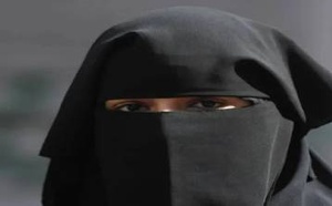 لجنة كاملة تفشل في إقناع مراهقة منقبة بالعودة للدراسة.. فما الذي يحدث فعلا؟