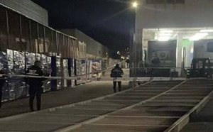 سقوط بوابة معدنية عملاقة تزن أطنانا على عاملين داخل مركز تسوق في مليلية