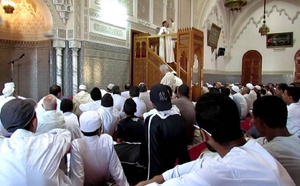 توقيف إمام يثير السخط والمطالب بإعادته تتصاعد