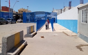 فوضى التسول و"الحراكة" في باب مليلية تسائل السلطات وتدعوها للتحرك