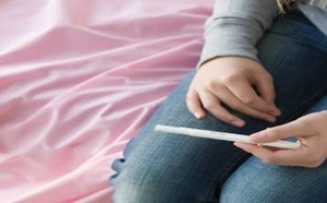 طفل بعمر 15 عاما يصبح أبا.. ووالدته تتقدم بطلب تزويجه من قاصر