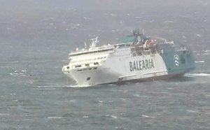 لحظات مرعبة على متن باخرة  أبحرت من الجزيرة الخضراء  بسبب الأمواج العاتية