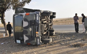 انقلاب شاحنة عسكرية يخلف قتيلاً وعدة مصابين