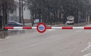 قسوة الأحوال الجوية تعلق حركة السير على الطريق الرابطة بين إساكن والحسيمة