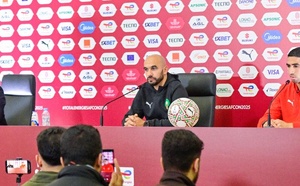 الركراكي: "ماعندنا مانديرو بالجمهور لي كياخد السيلفي وياكل بين الأشواط"