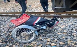 قطار ينهي حياة مسن في تاوريرت ويحول دراجته إلى حطام في ثوان