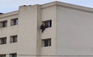 شخص يهدد بإلقاء نفسه من نافذة مستشفى وهذا سبب غضبه