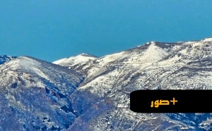 بصيص أمل في زمن الجفاف.. الثلوج تعانق قمم آيت توزين وتنعش ذاكرة الشتاء المنسية بالريف