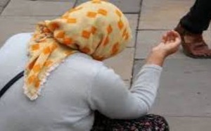 إيداع متسولة السجن تستغل طفلتيها القاصرتين في التسول بحوزتها 11 مليون