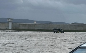 تساقطات مطرية تعزل سجن طنجة وتفرض نقل نزلائه إلى أصيلة