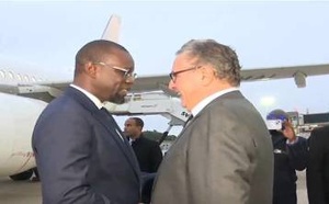 وصول رئيس الحكومة السنغالي أوسمان سونكو للرباط وأخنوش في مقدمة مستقبليه