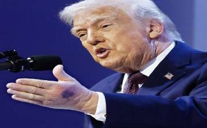 ترامب يشرح سبب الكدمة في يده اليسرى