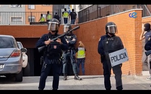 مقتل جندي إسباني وحرق ممتلكات.. عنف خطير يهز حي المغاربة بالمدينة المحتلة