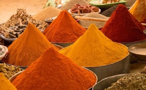 قبيل رمضان.. شبكات تهرب توابل فاسدة  تستنفر مصالح الجمارك