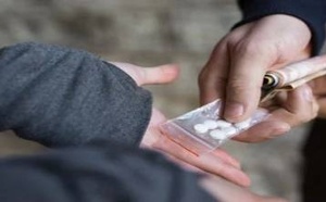 السجن وذعائر ثقيلة لمروج "سموم" بالحسيمة.. القضاء يضرب بقوة في ملف المخدرات القوية